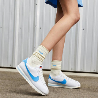 Tenis Mujer Nike Cortez Blanco Azul vista imagen referencia