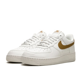 Tenis Casual Mujer Nike Air Force 1 07 White Bronzine vista par frontal