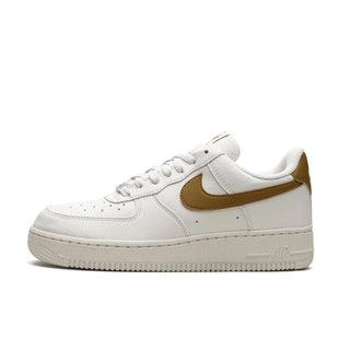 Tenis Casual Mujer Nike Air Force 1 07 White Bronzine vista lateral principal