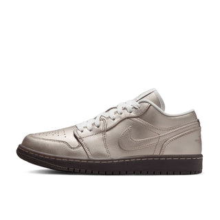 Tenis Jordan Mujer 1 Low SE MetallicZinc vista lateral