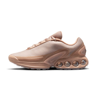 Tenis Mujer Nike Air Max DN x Isamaya Ffench Beige Arena vista lateral principal