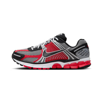 Tenis Hombre Nike Zoom Vomero 5 Rojo Negro Plata Metalico vista lateral principal
