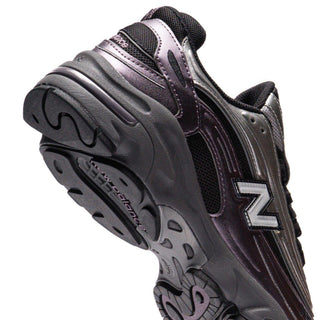 Tenis Hombre New Balance 1000 Vino Gris Metalico vista trasera