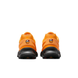 Tenis Hombre Nike Air Max DN8 Naranja Sundial vista par atras
