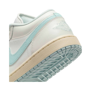 Tenis Mujer Air Jordan 1 Low Blanco Azul Igloo vista zoom atras