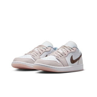 Tenis Mujer Air Jordan 1 Low White Soft Pink vista par frontal