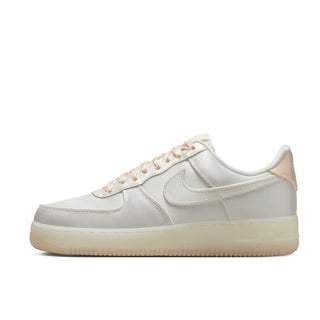 Tenis Mujer Nike Air Force 1 07 LV8 Blanco Rosa Claro vista lateral principal