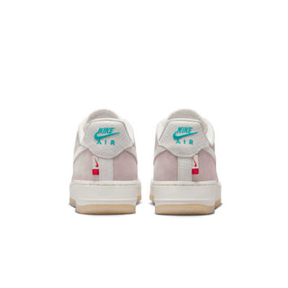 Tenis Mujer Nike Air Force 1 Low Year of the Dragon Soft Pink vista par atras