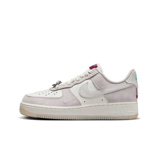 Tenis Mujer Nike Air Force 1 Low Year of the Dragon Soft Pink vista lateral principal