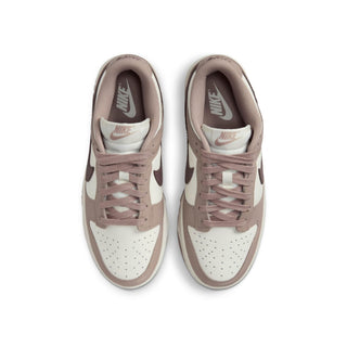 Tenis Mujer Nike Dunk Low taupe vista par superior