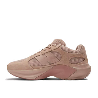 Tenis Unisex New Balance WRPD Runner Taupe vista lateral principal